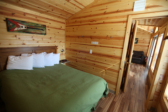 Queen Bedroom - this unit has 2 seperate bedrooms, both with queen beds.
