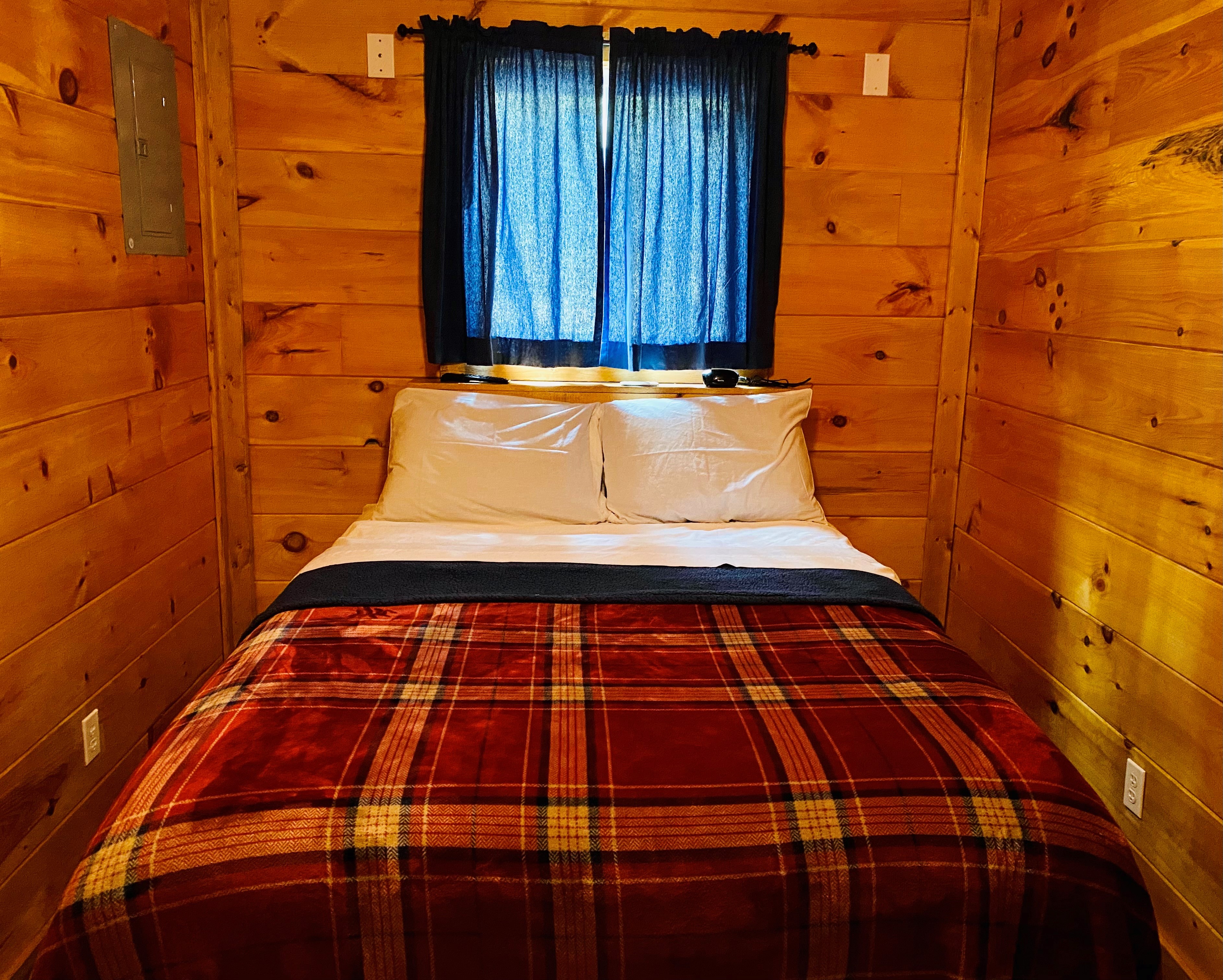 Deluxe Kabin 103-104 Bedroom