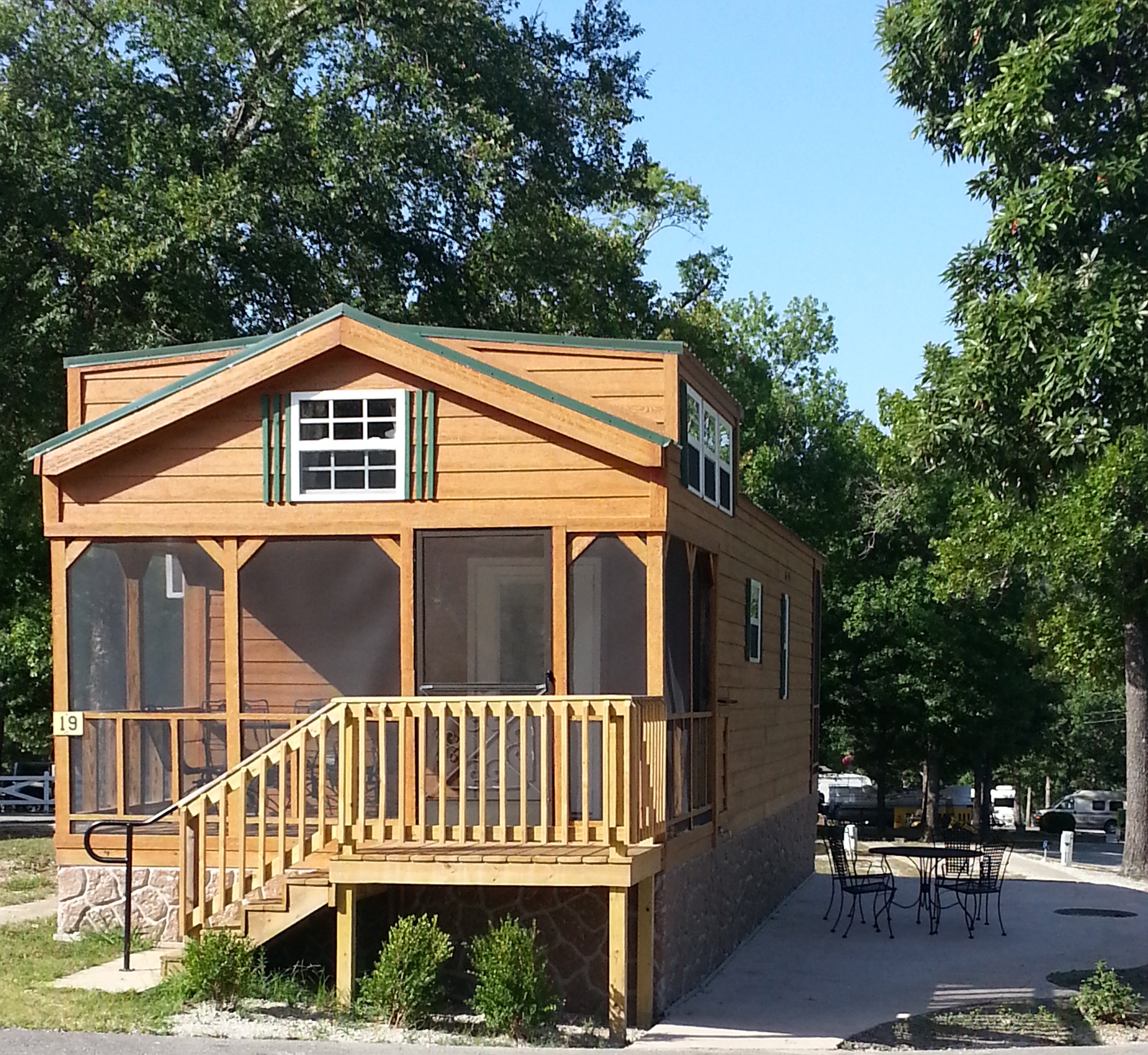Screened Porch Lodge with Patio