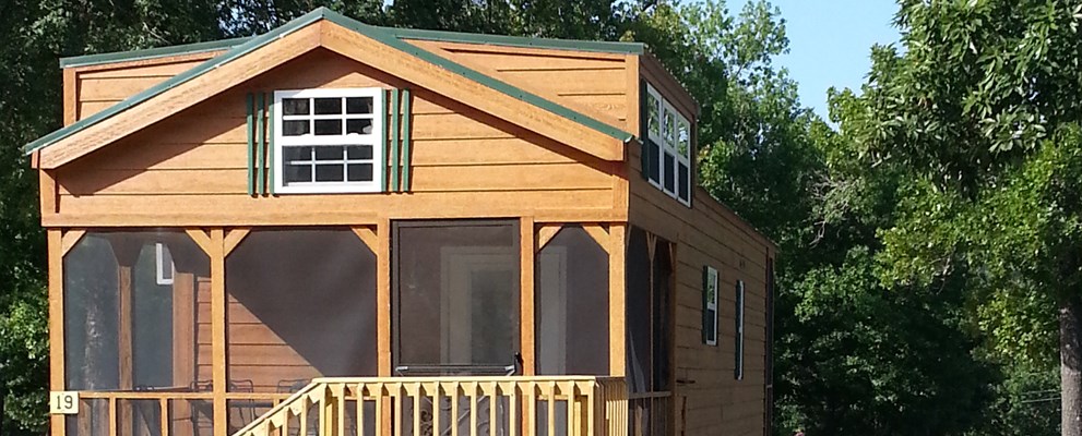 Screened Porch Lodge with Patio
