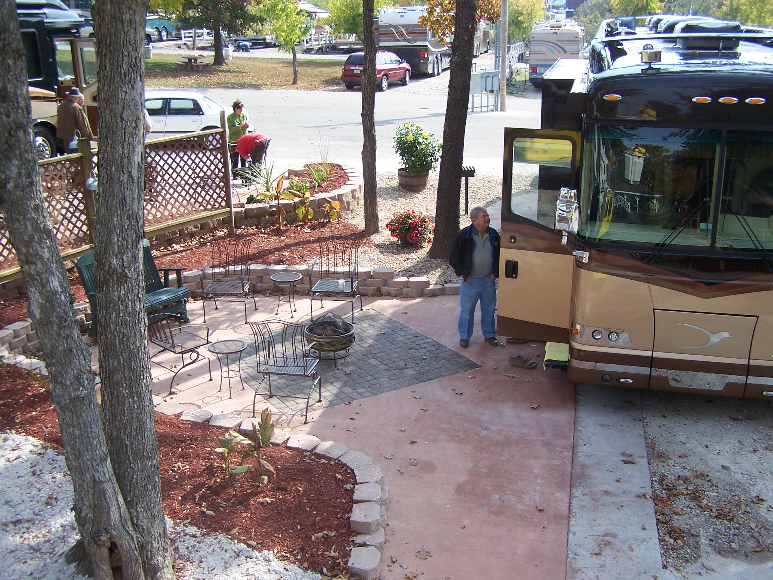Luxury/Deluxe Patio Pull-Thru Sites
