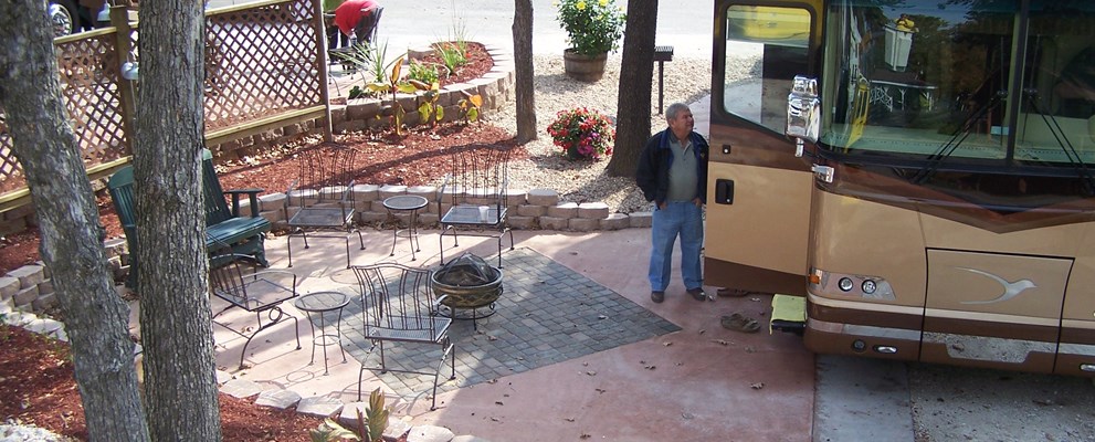Luxury/Deluxe Patio Pull-Thru Sites