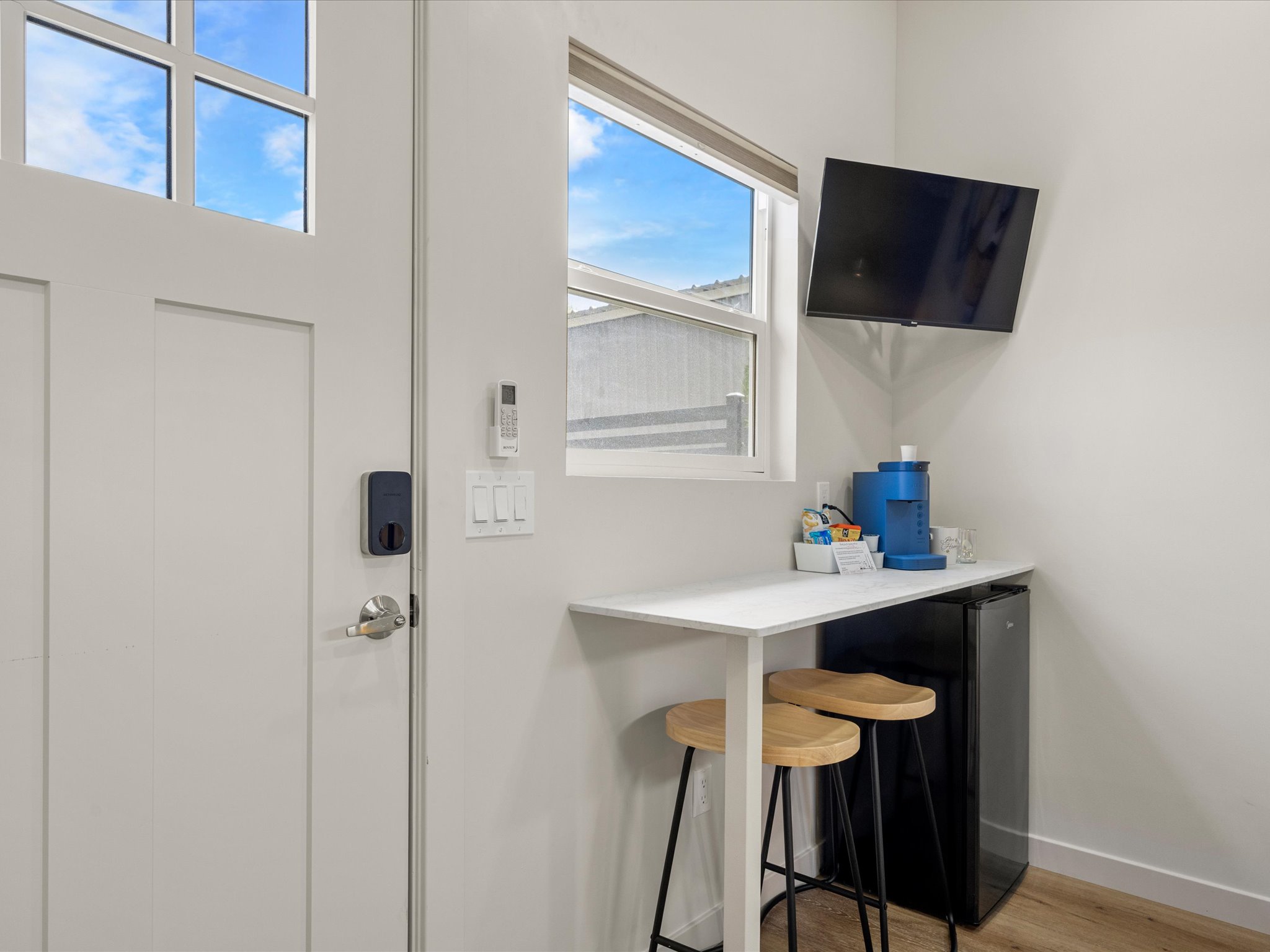 Luxury Cabin- Desk