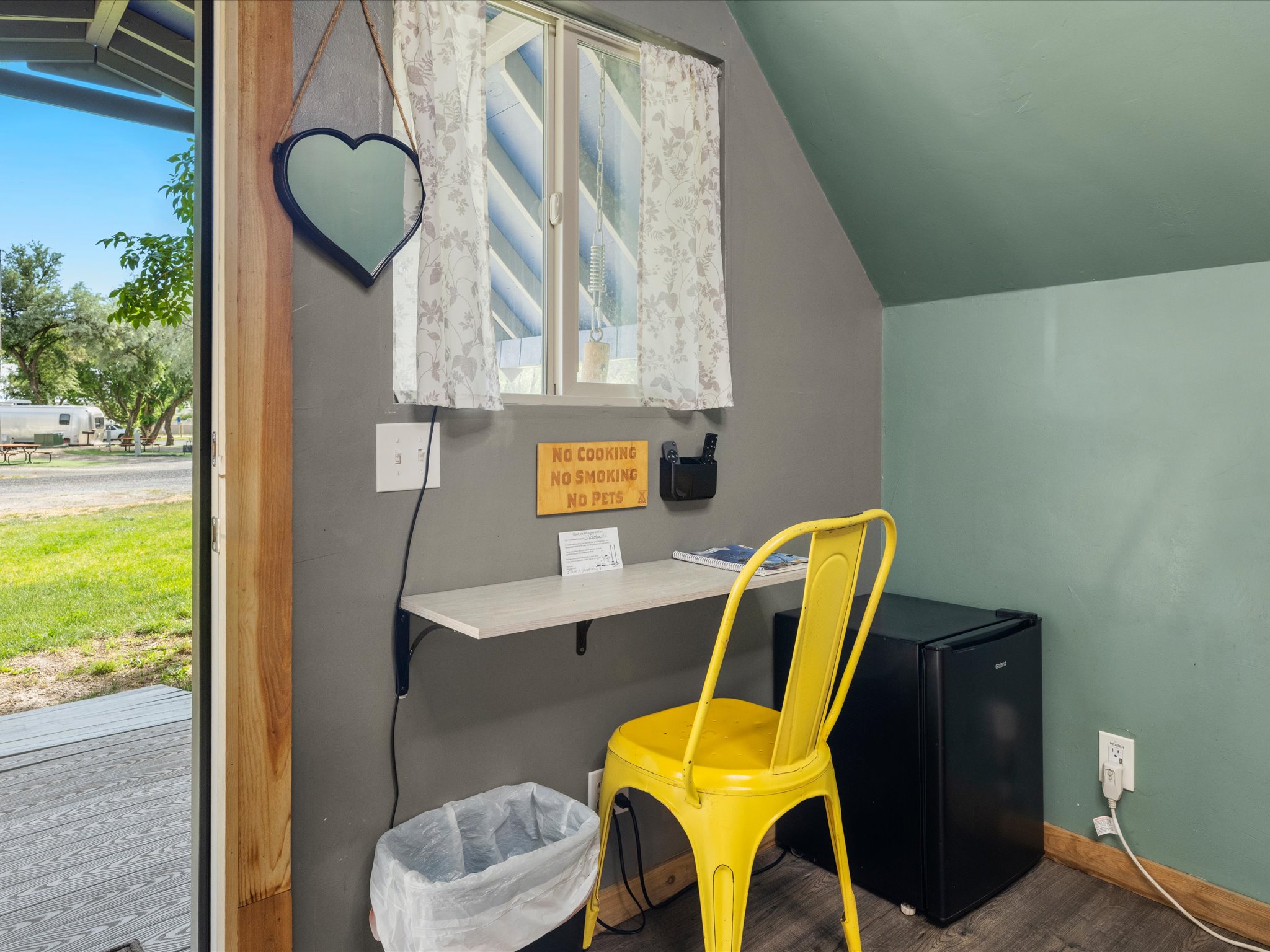 Cabin 4- Desk Area