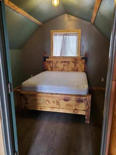 2 Room Kamping Kabin- Queen Brdroom