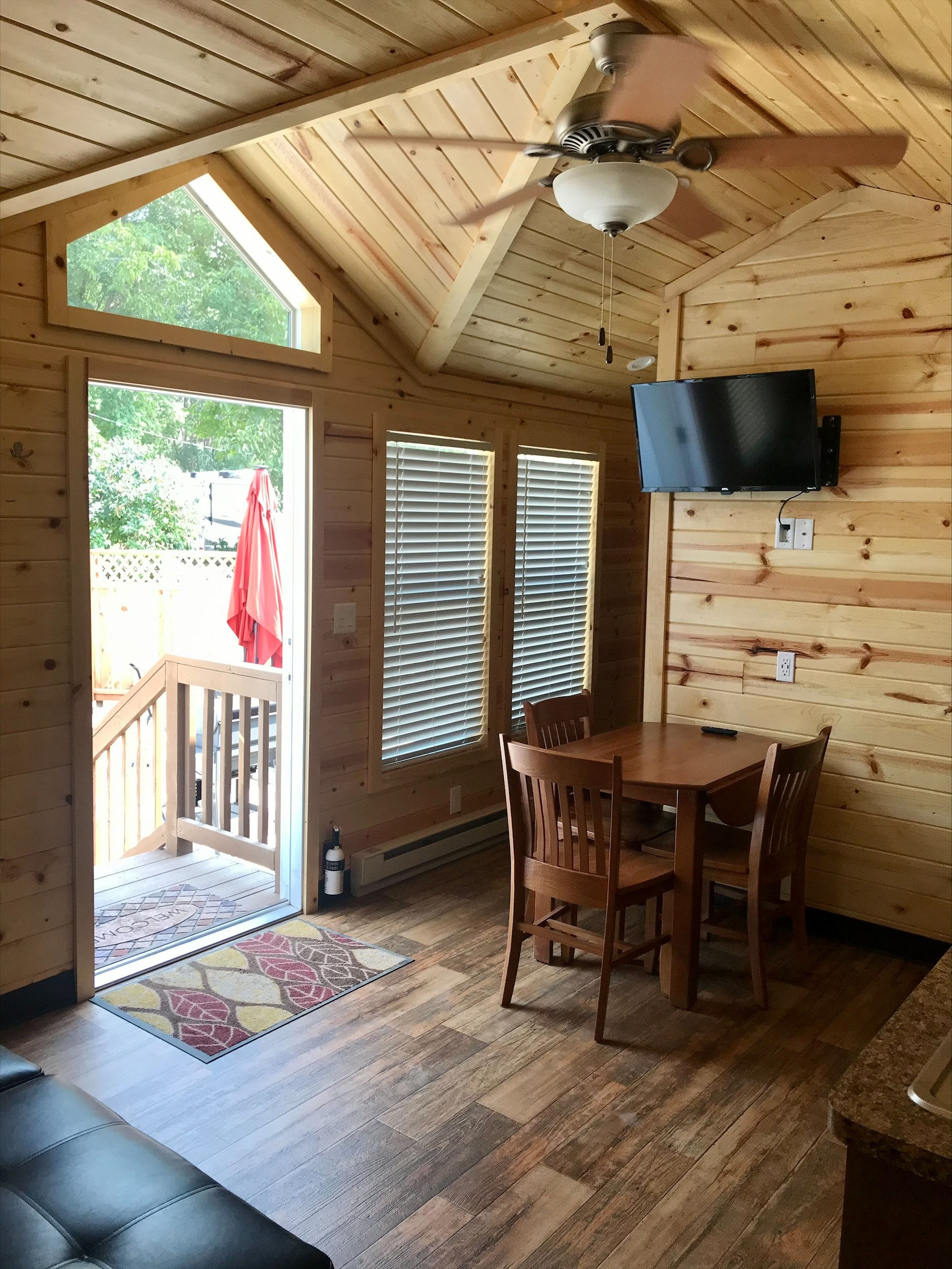 Deluxe Cabin (KL1)- Dining table & Roku TV