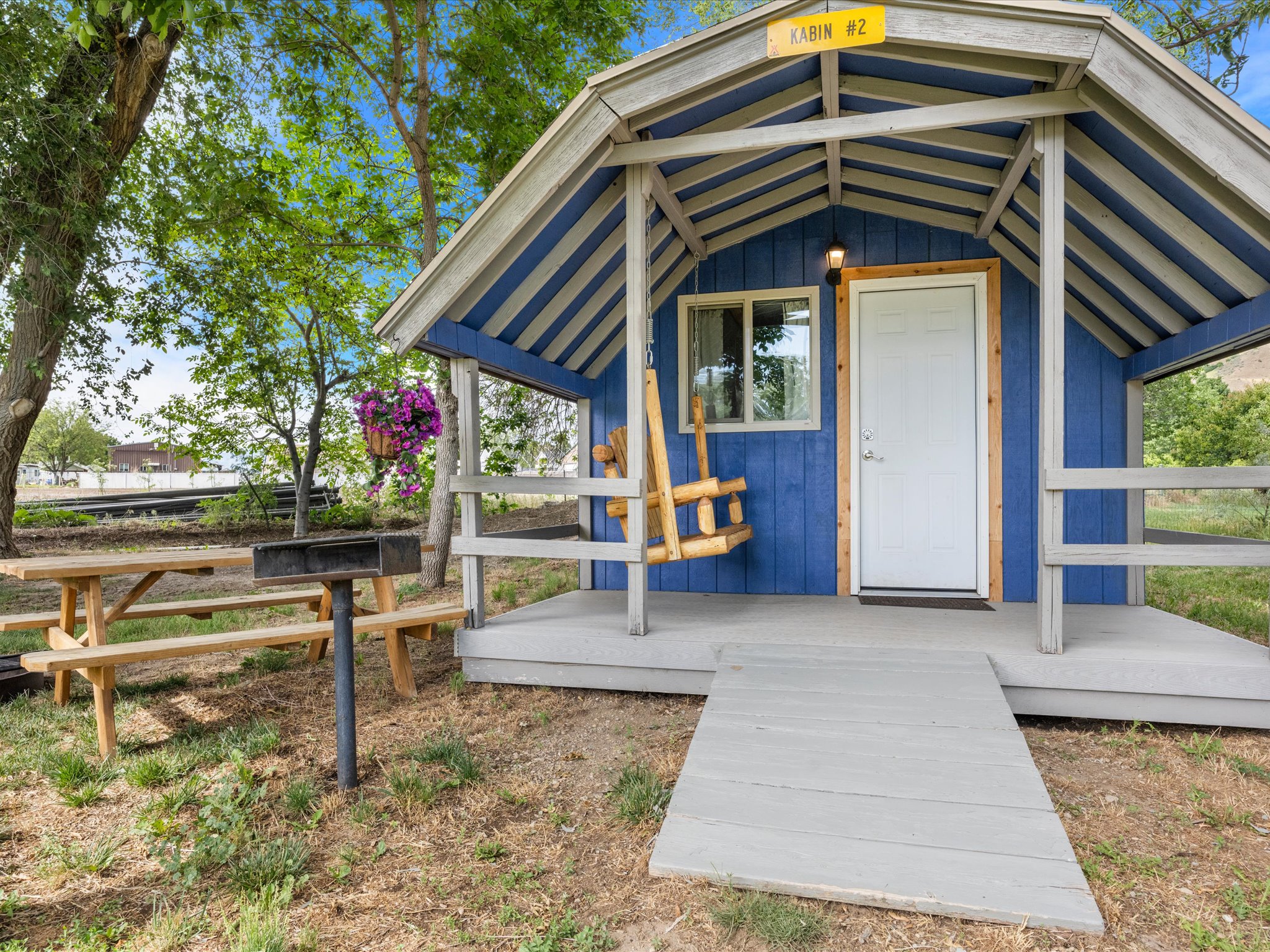 Cabin 4- Outside