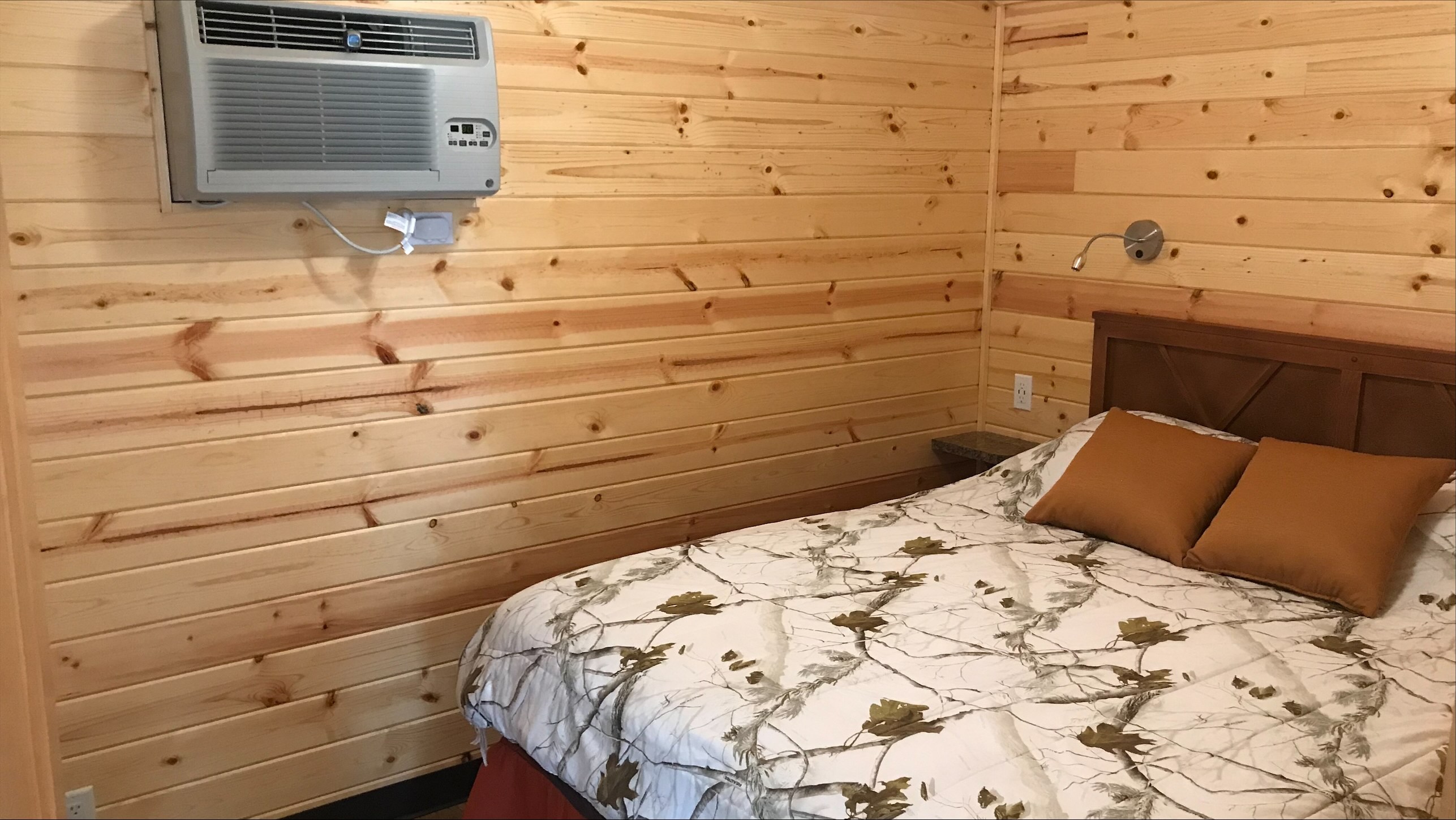 Deluxe Cabin (KL1)- Queen Bedroom with AC