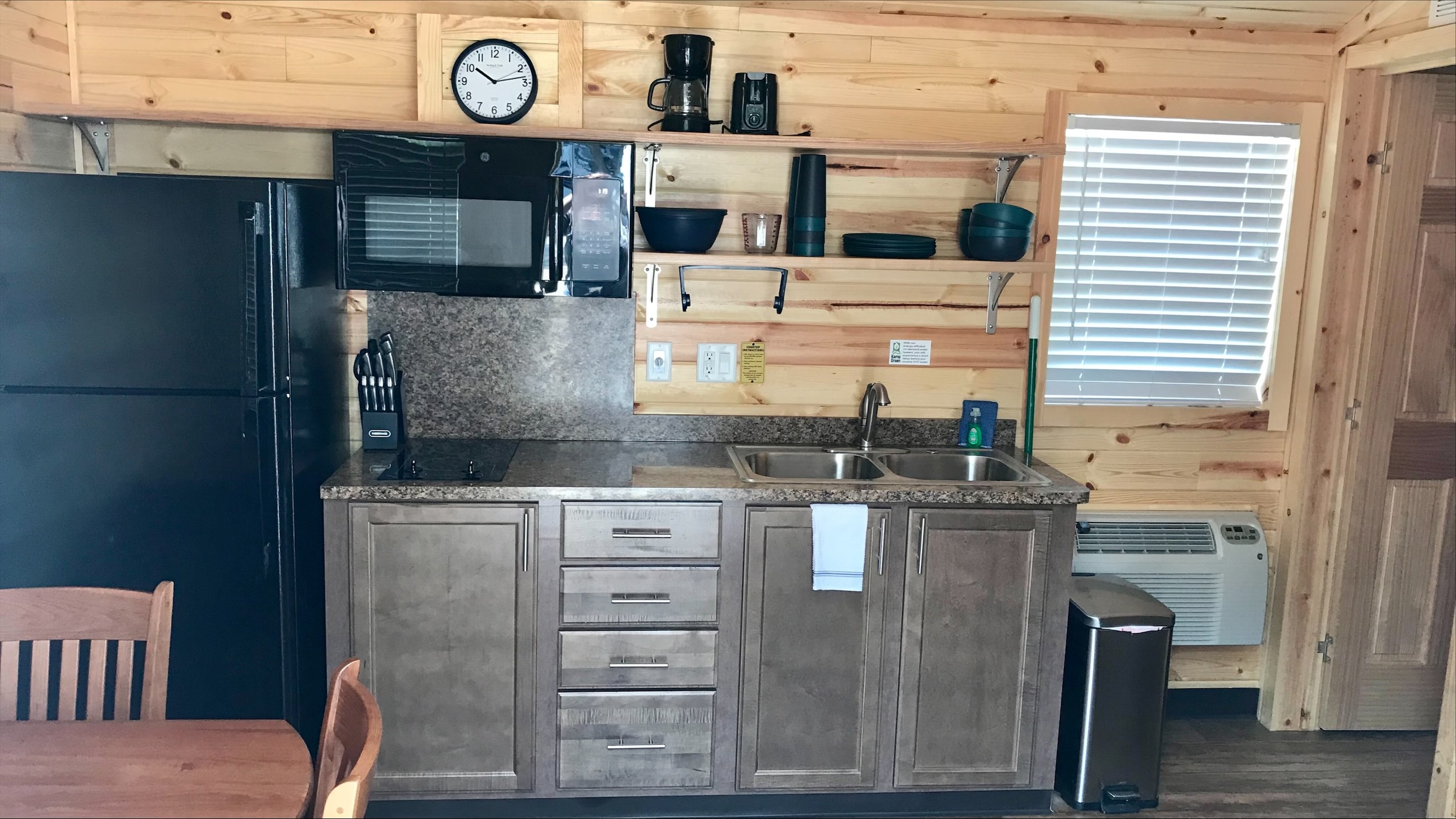 Deluxe Cabin (KL1)- Full Kitchen