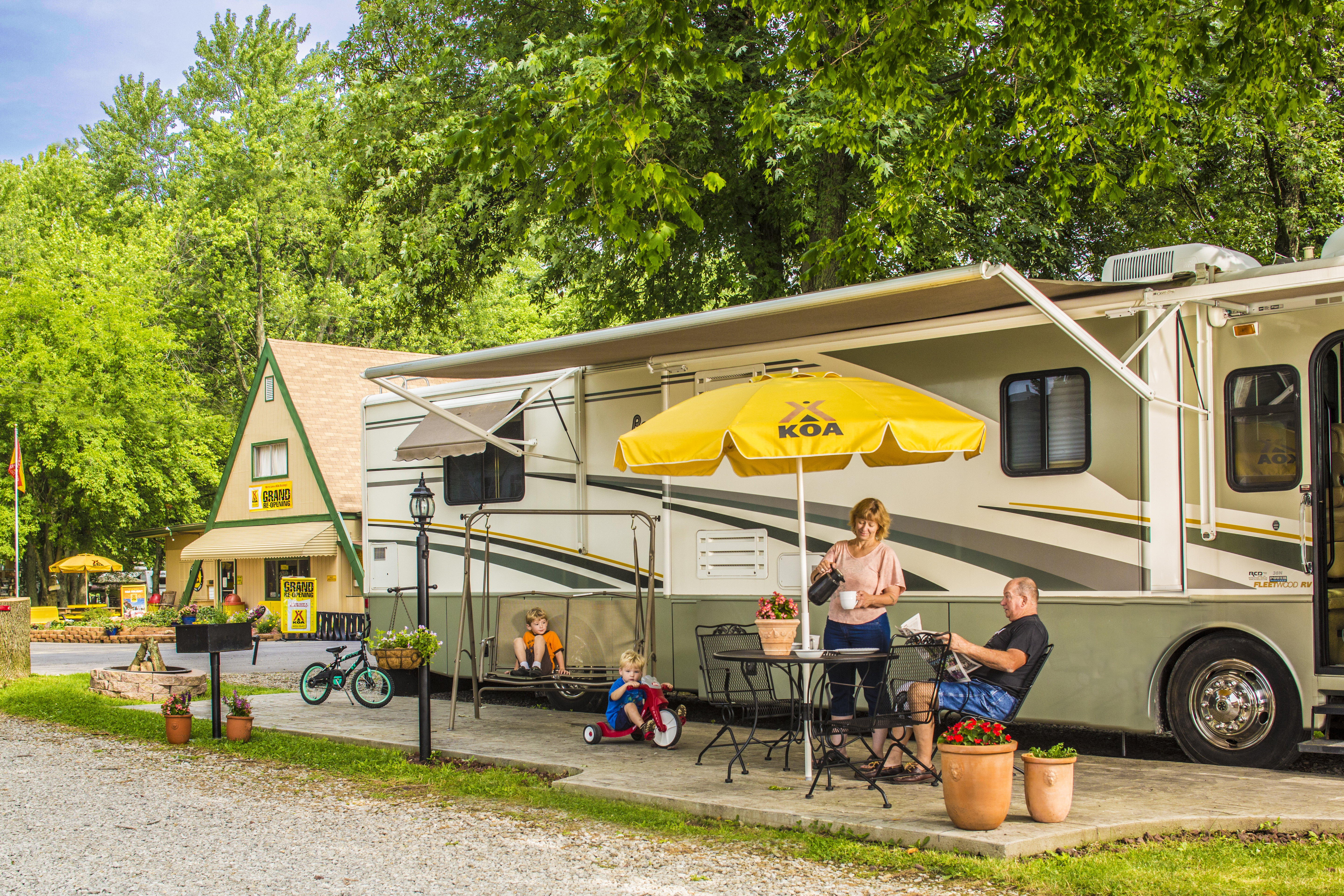 Deluxe Shaded Patio Site