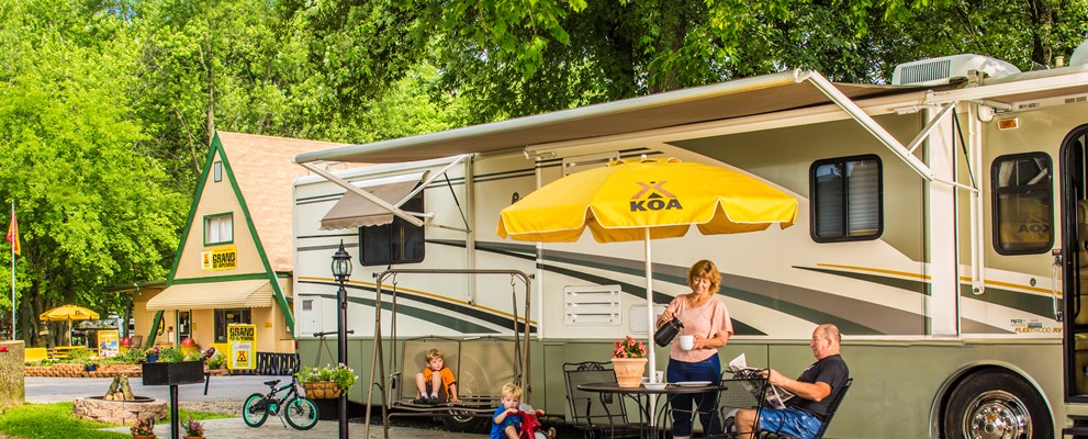 Deluxe Shaded Patio Site