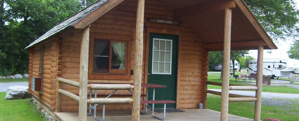 Deluxe cabin by the pond