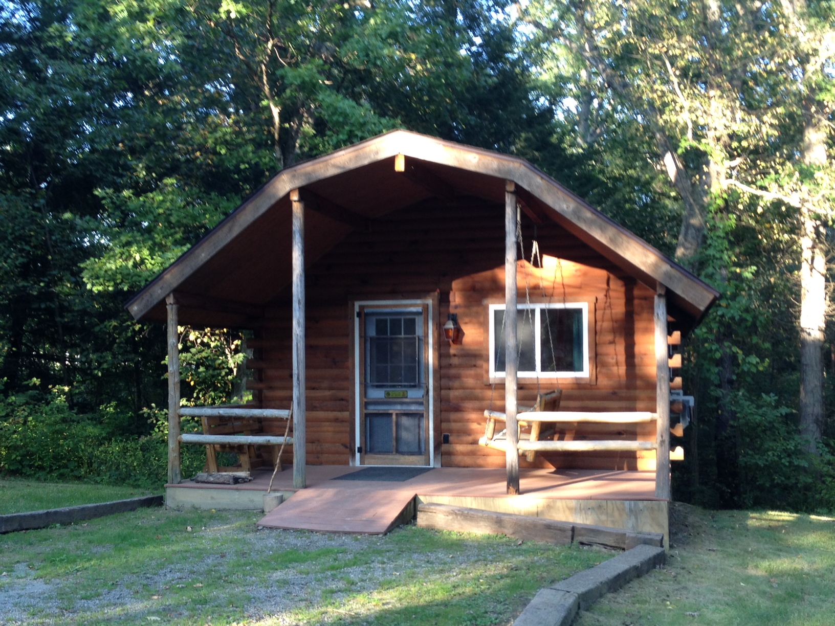 Country-style cottage with kitchen and bath