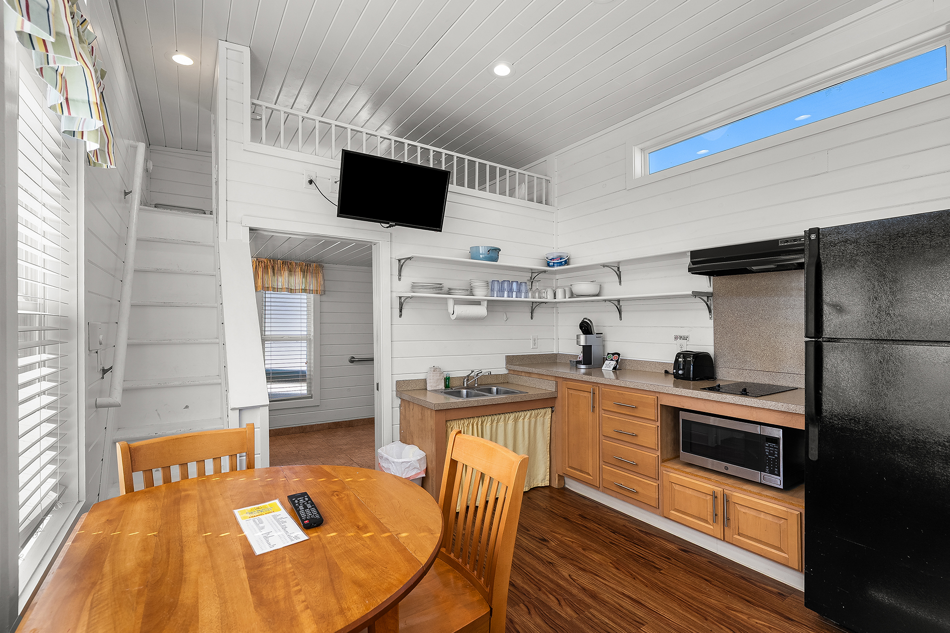 DC1641 - Deluxe Cabin, 1 Room with Loft (Full Bath with Shower) Accessible – Sleeps 6