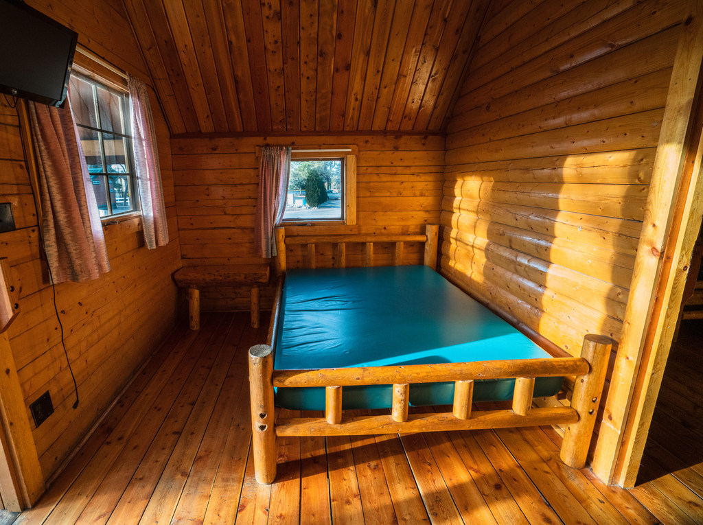 2 Room Rustic Cabin