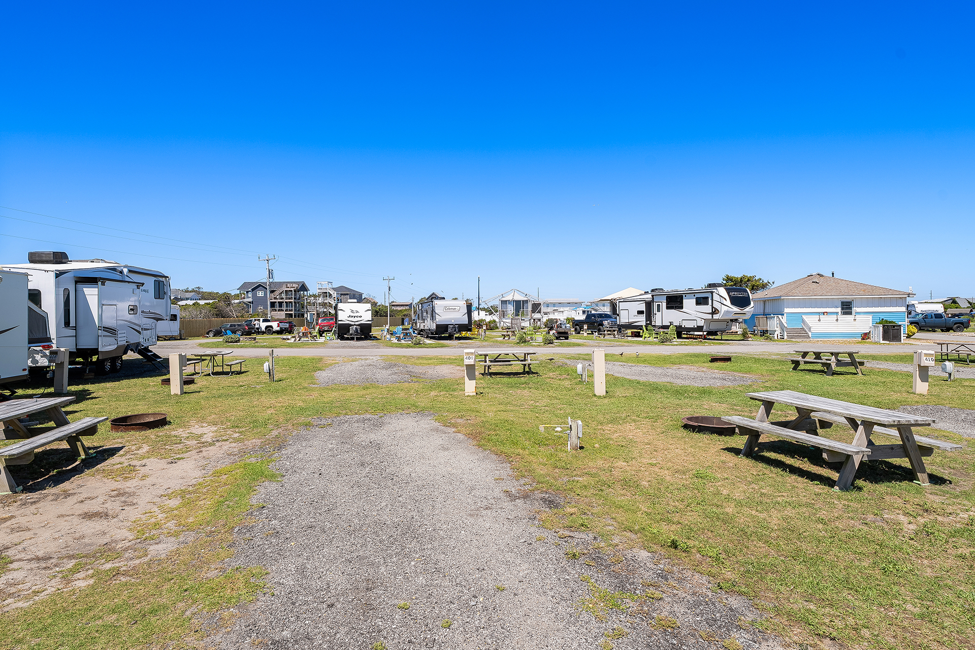RV 409, Back-In 50/30 AMPS FHU, Short Walk to Beach