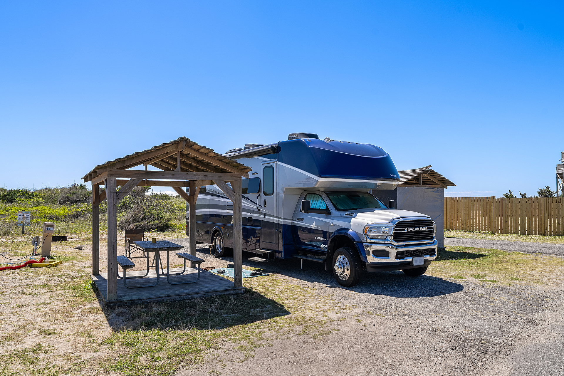 RV 101, Back-In 50/30 AMPS FHU with Shade Shelter, Dunes
