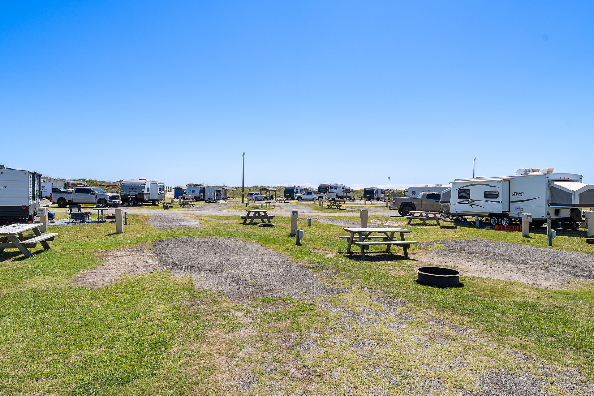 RV 415, Back-In 50/30 AMPS FHU, Short Walk to Beach