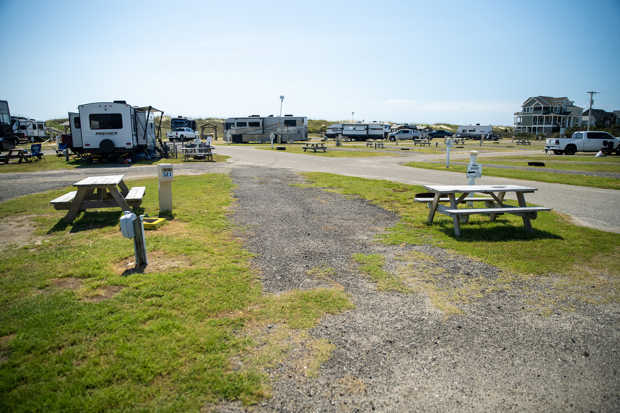 RV 321 - Full Hookup 50/30 AMPS
