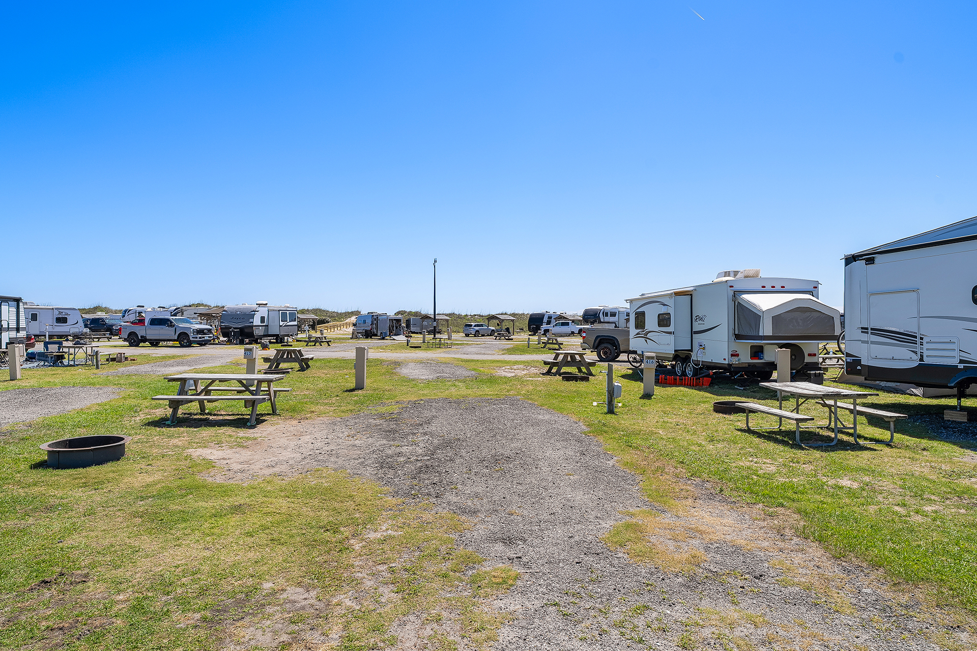 RV 415, Back-In 50/30 AMPS FHU, Short Walk to Beach