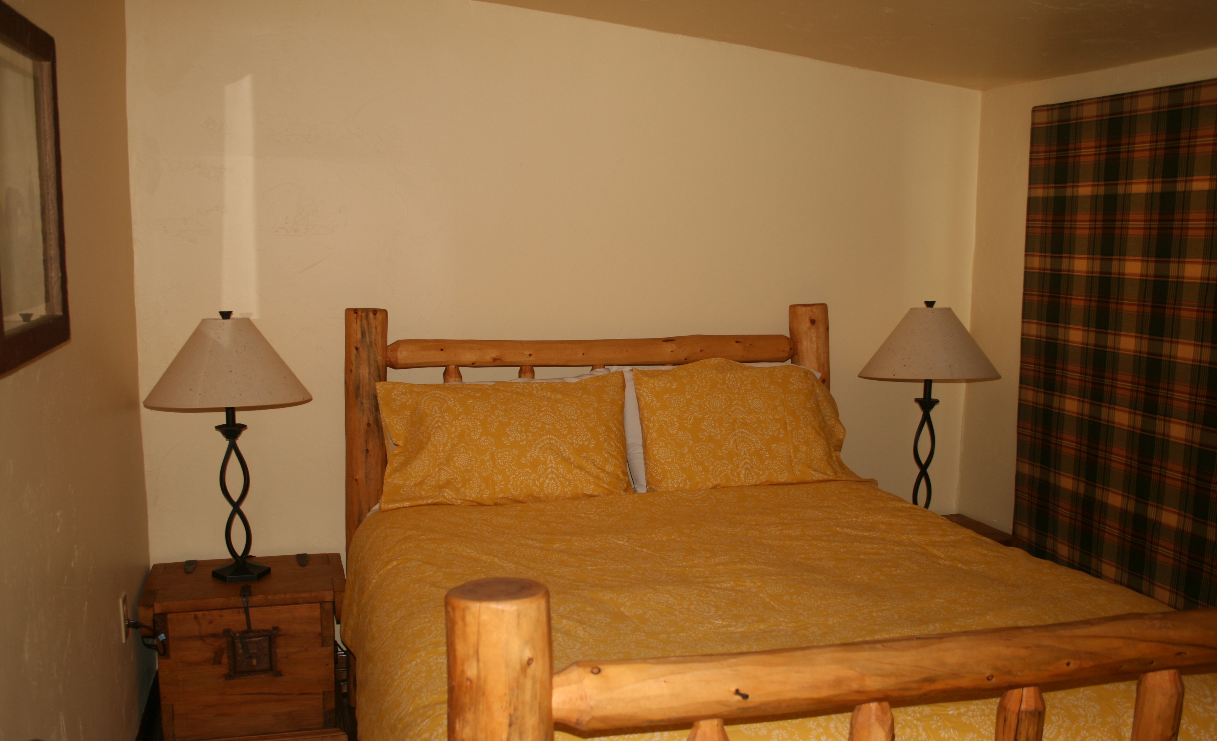 Bedroom with Queen bed