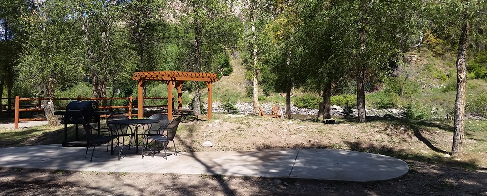Site 10- Deluxe RV & Tent site