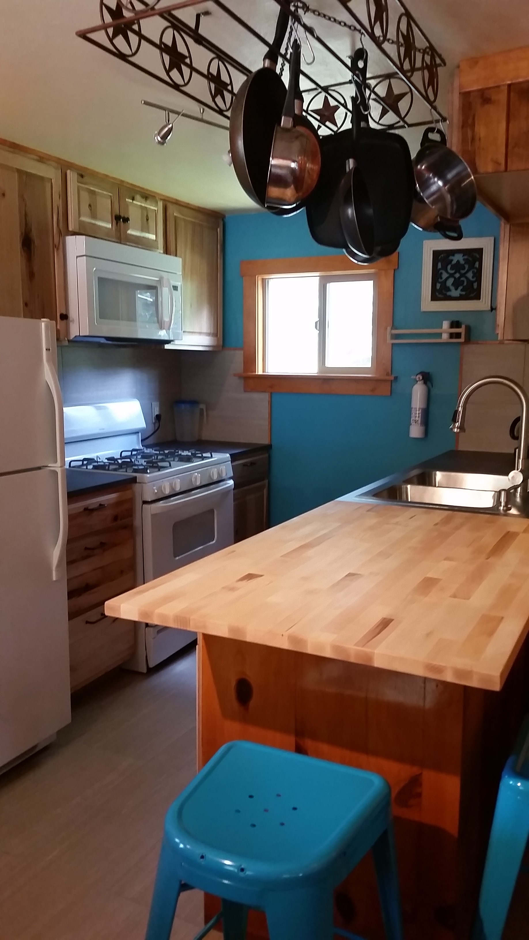 Spacious kitchen all ready for you, just bring your food!
