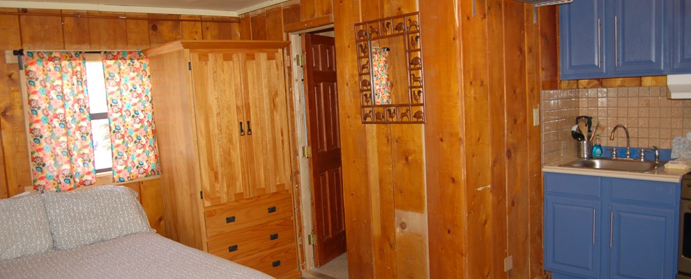 Queen bed with full bath