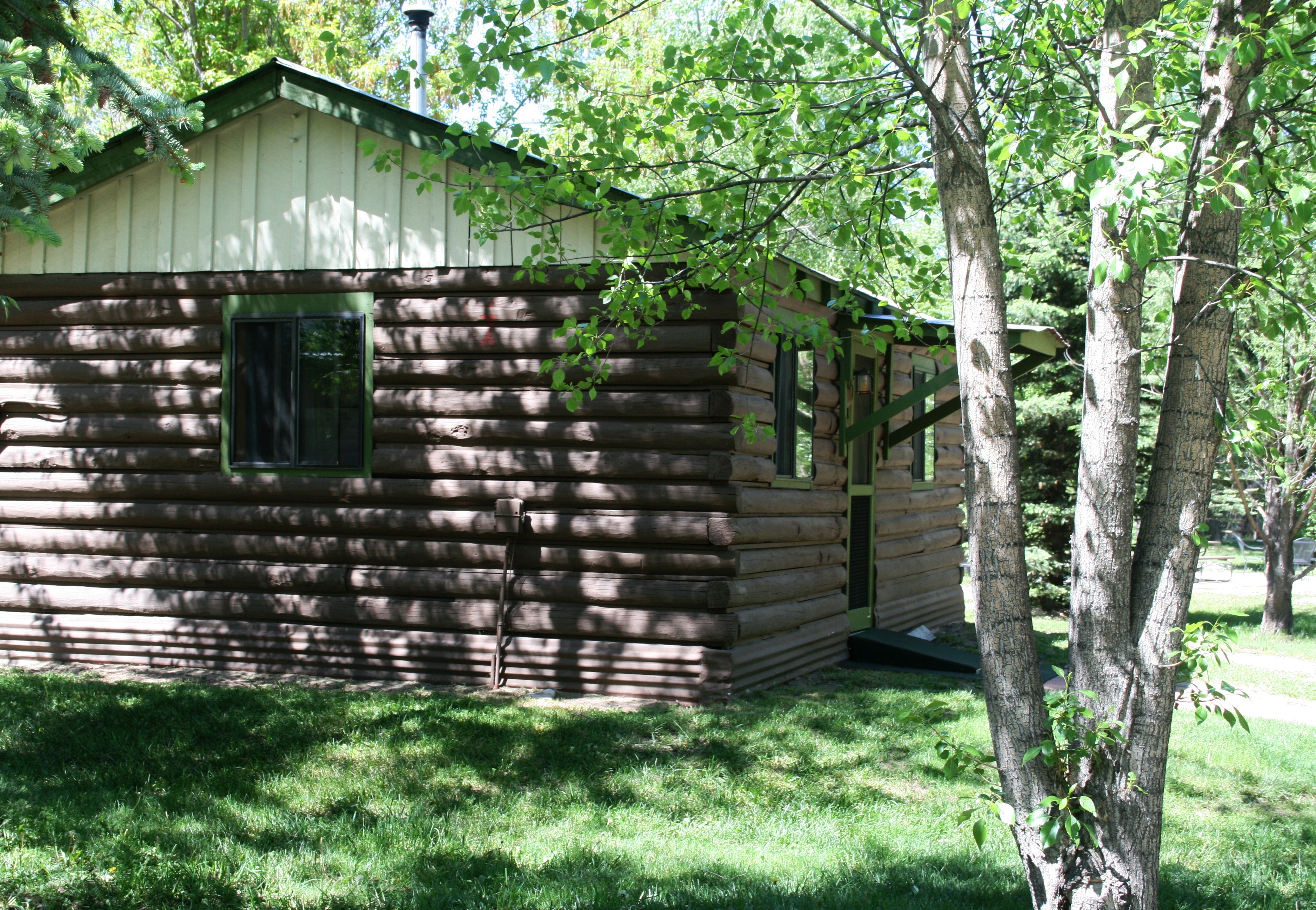 The Bear's Den: Perfect for family reunions with use of the private pavilion right on the river!