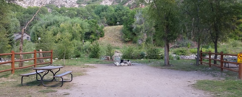 Large Riverfront tent site-no hookups