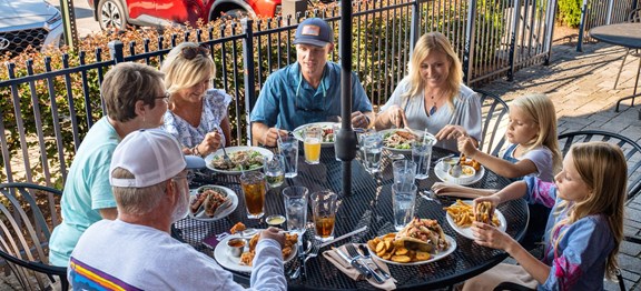 Restaurants, Food and Beverage Nearby