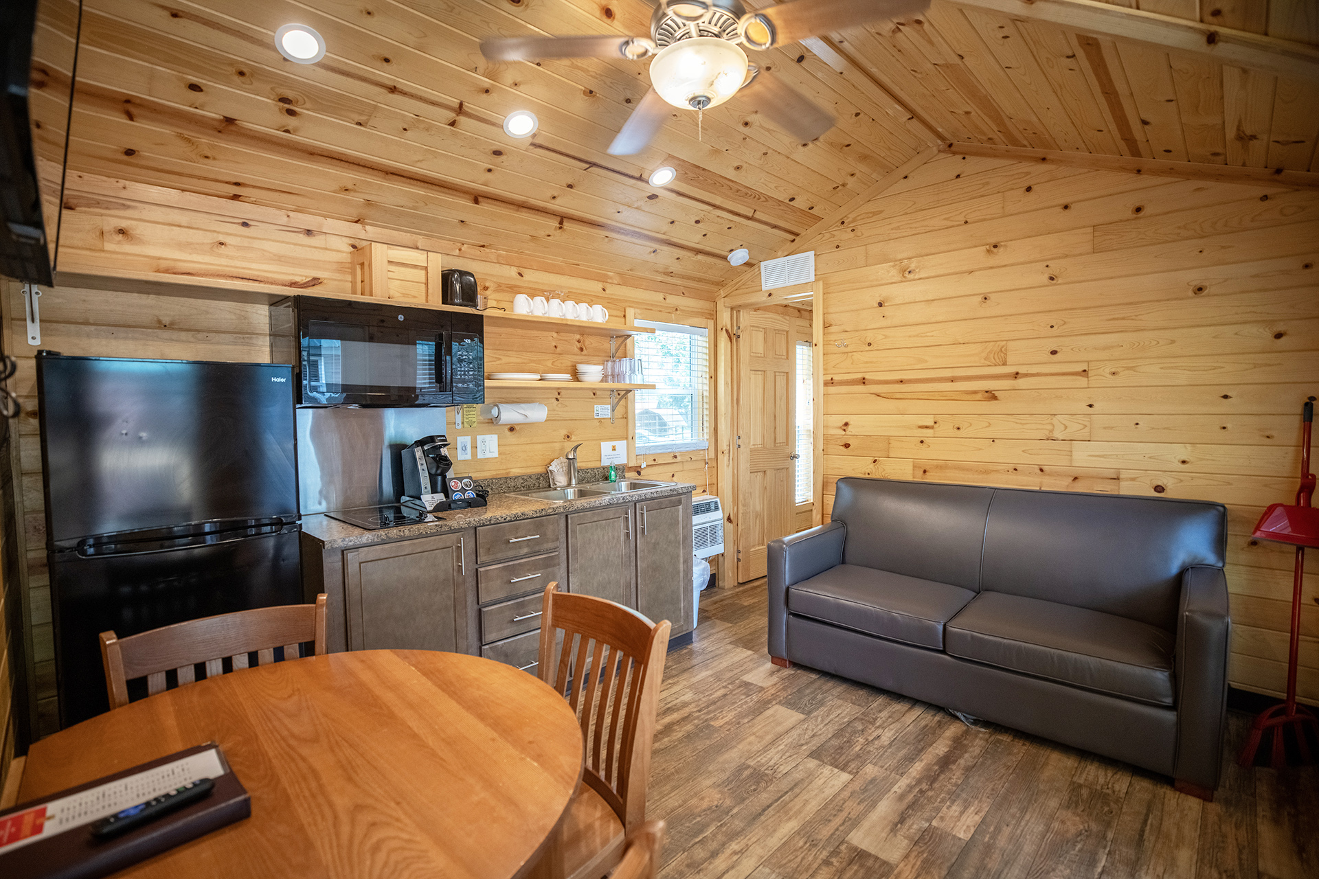 DC245 - Deluxe Cabin, 2 Room, River