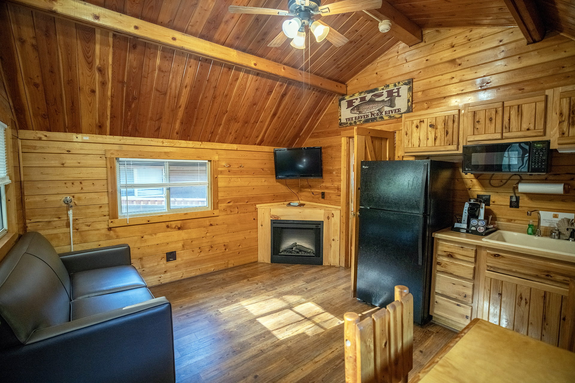 DC506 - Deluxe Cabin, 1 Room Cottage, River
