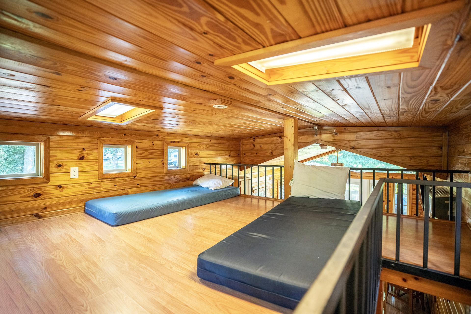 DC226 - Deluxe Cabin, 2 Room with Loft, River