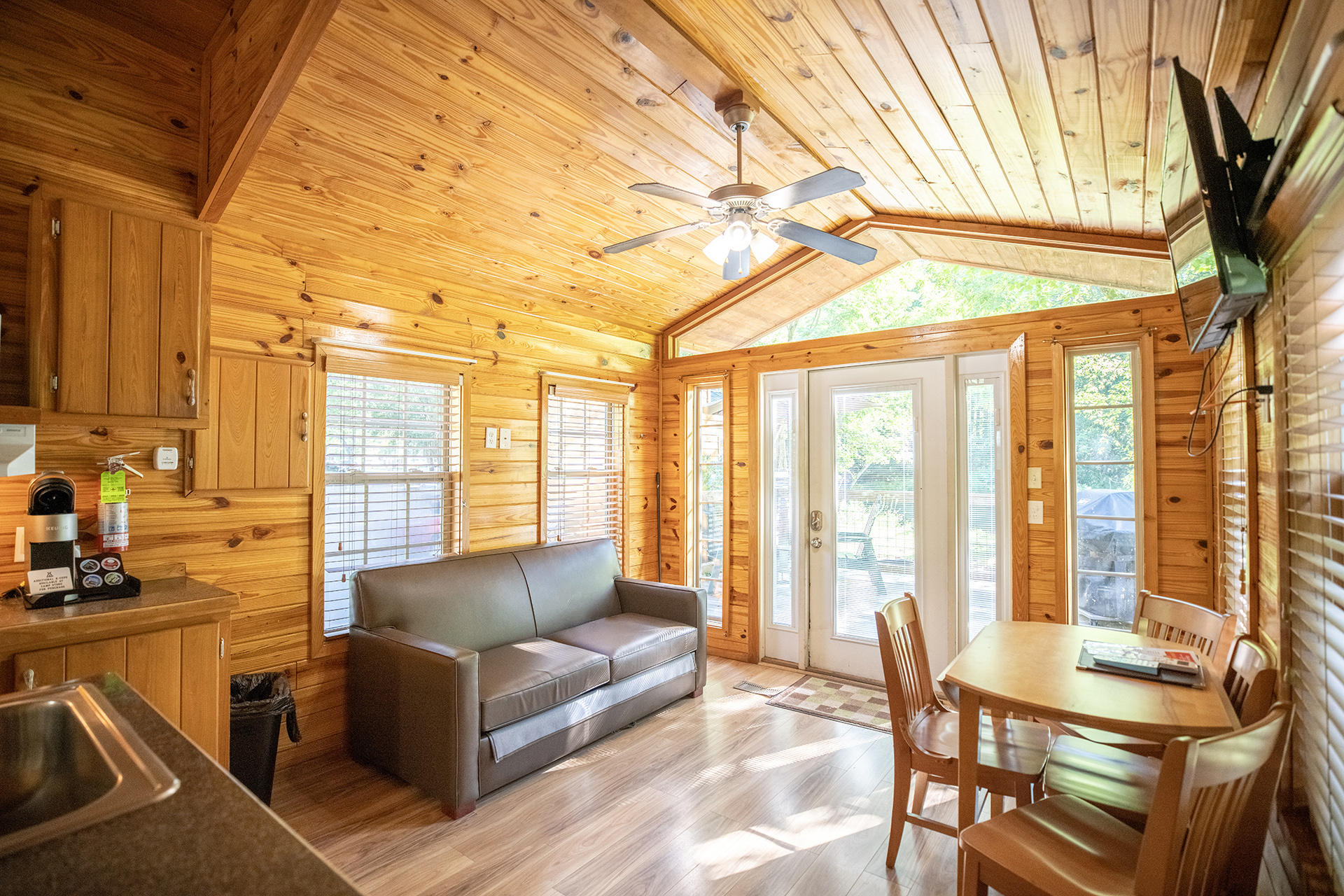 DC226 - Deluxe Cabin, 2 Room with Loft, River