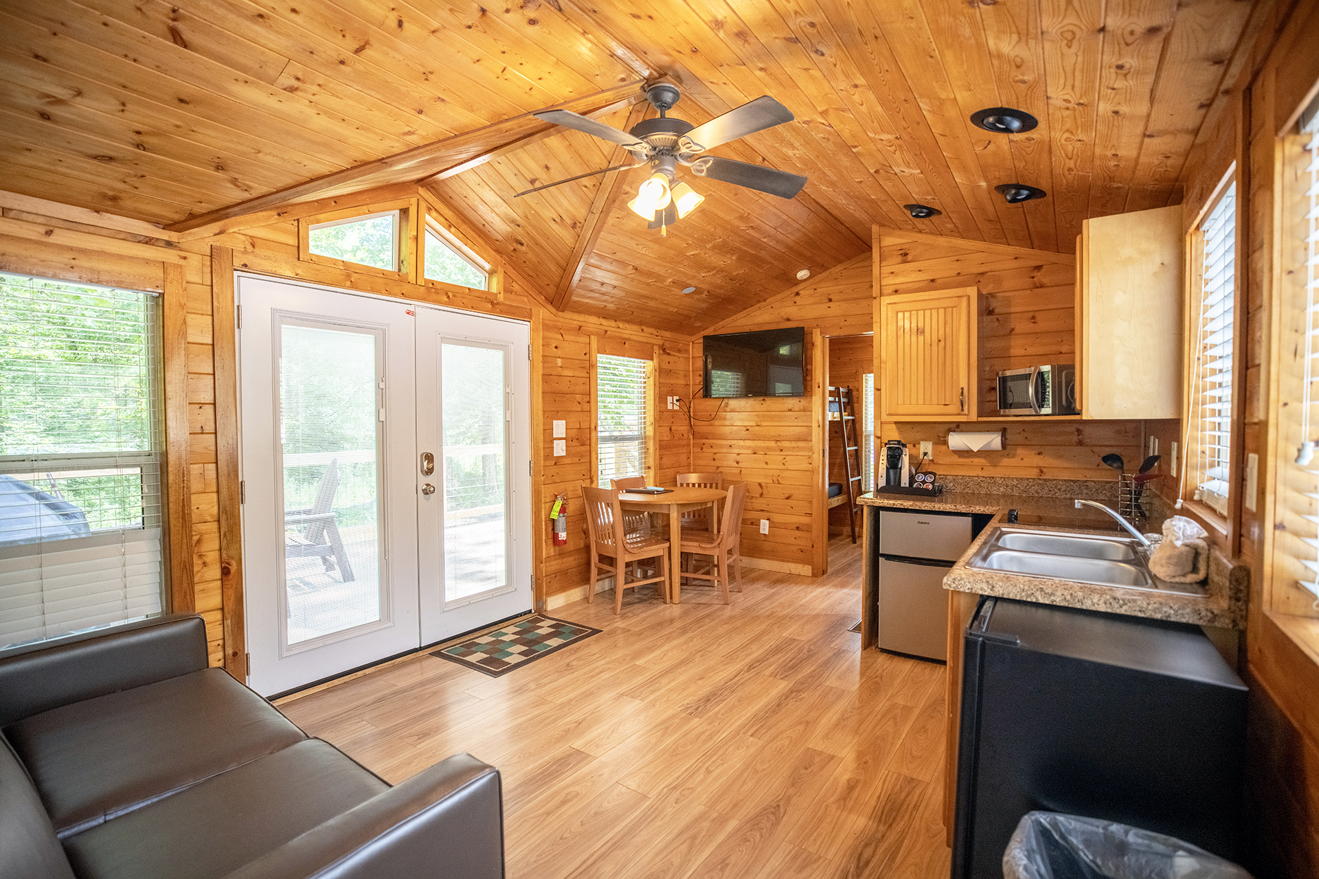 DC221 - Deluxe Cabin, 2 Room