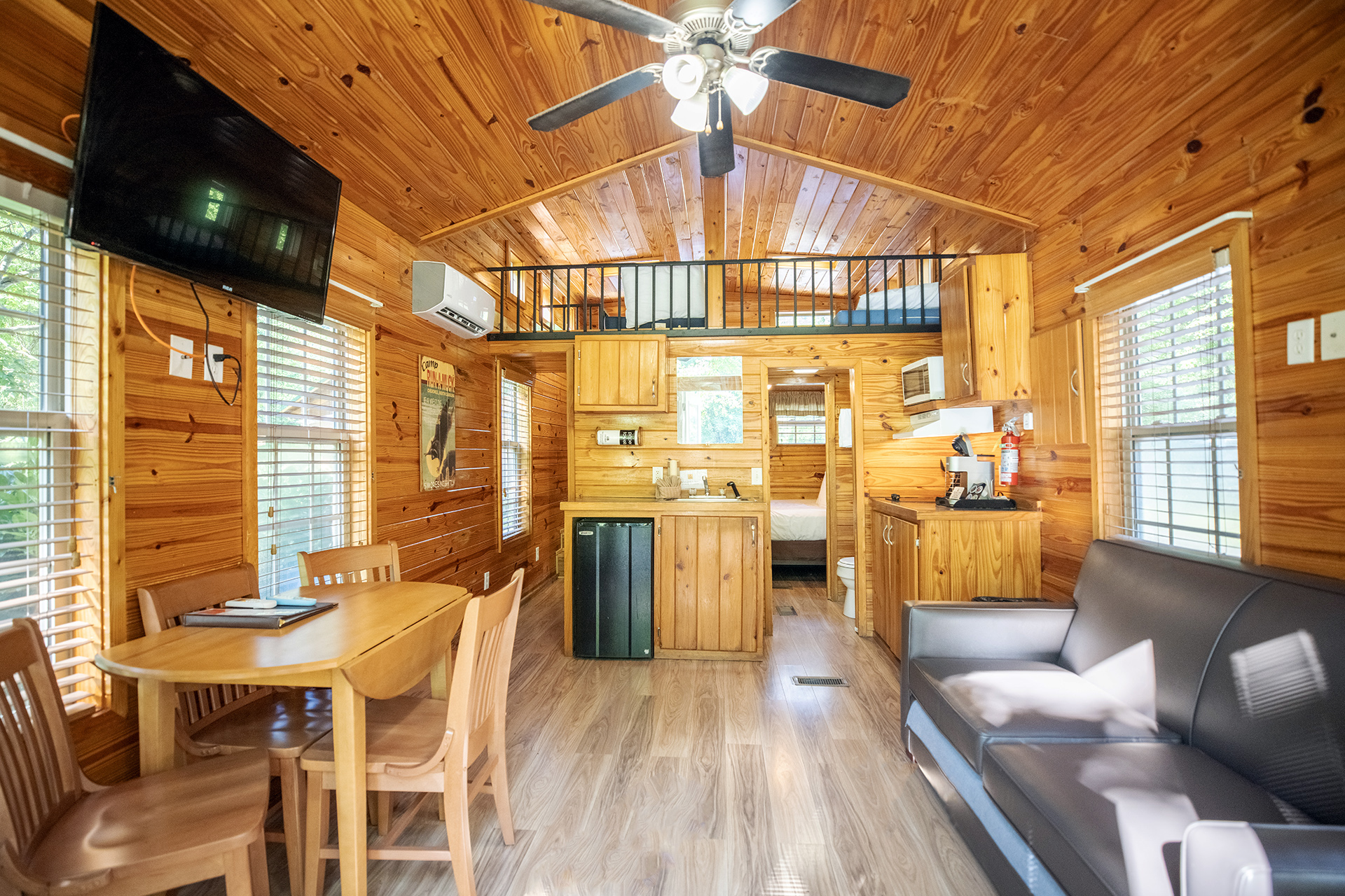 DC226 - Deluxe Cabin, 2 Room with Loft, River