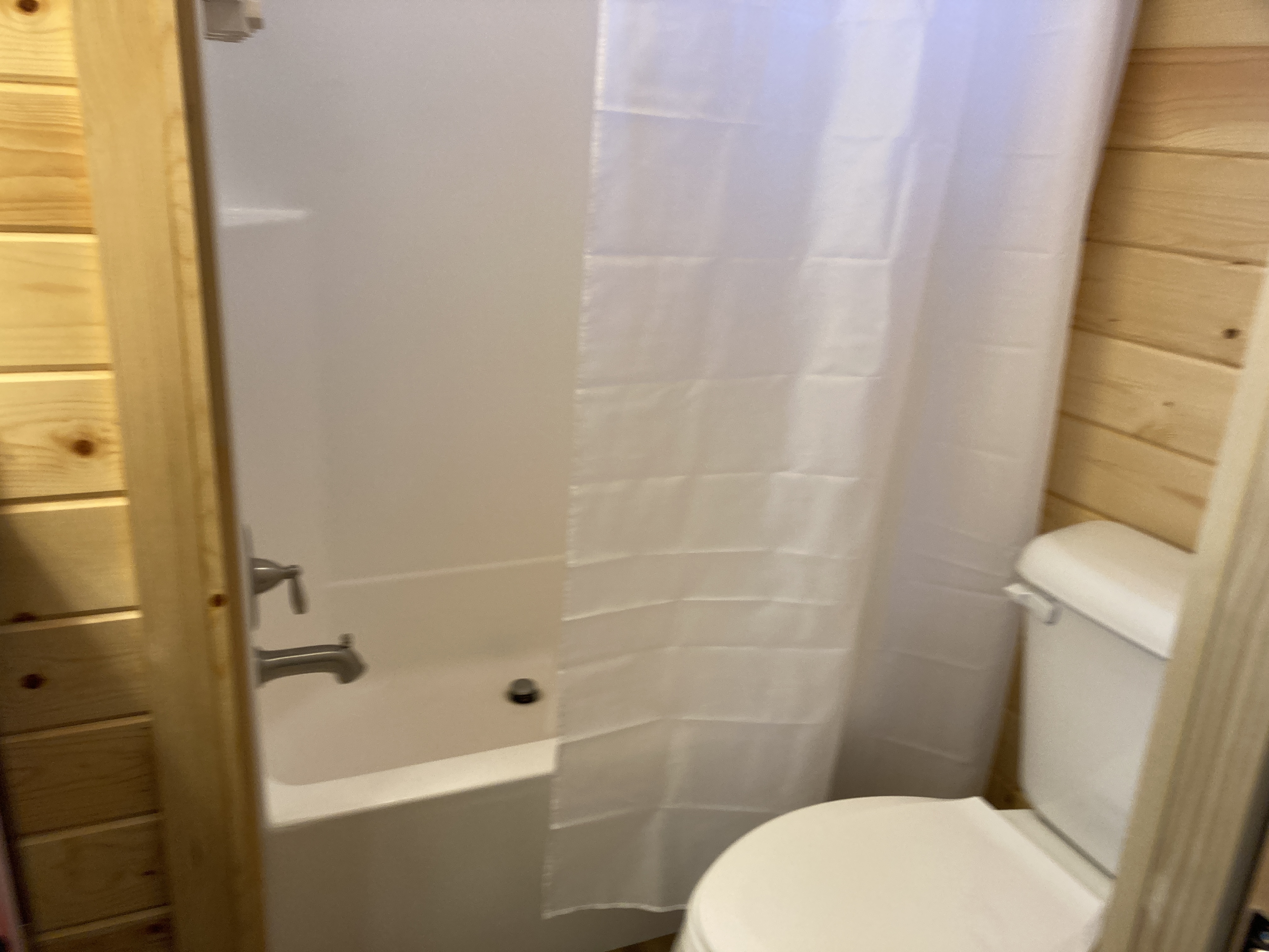 Full Bathroom in Deluxe Cabin