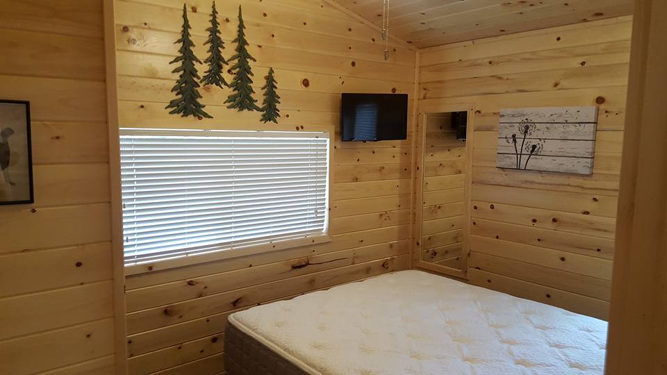 queen bed cabins 3, 4, 5, and 6
