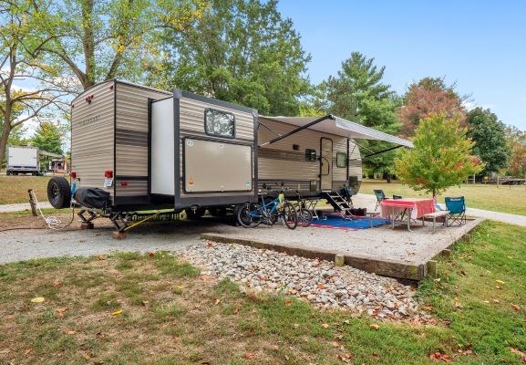 50/30 amp Full Hookup Pull Thru W/Gravel Patio