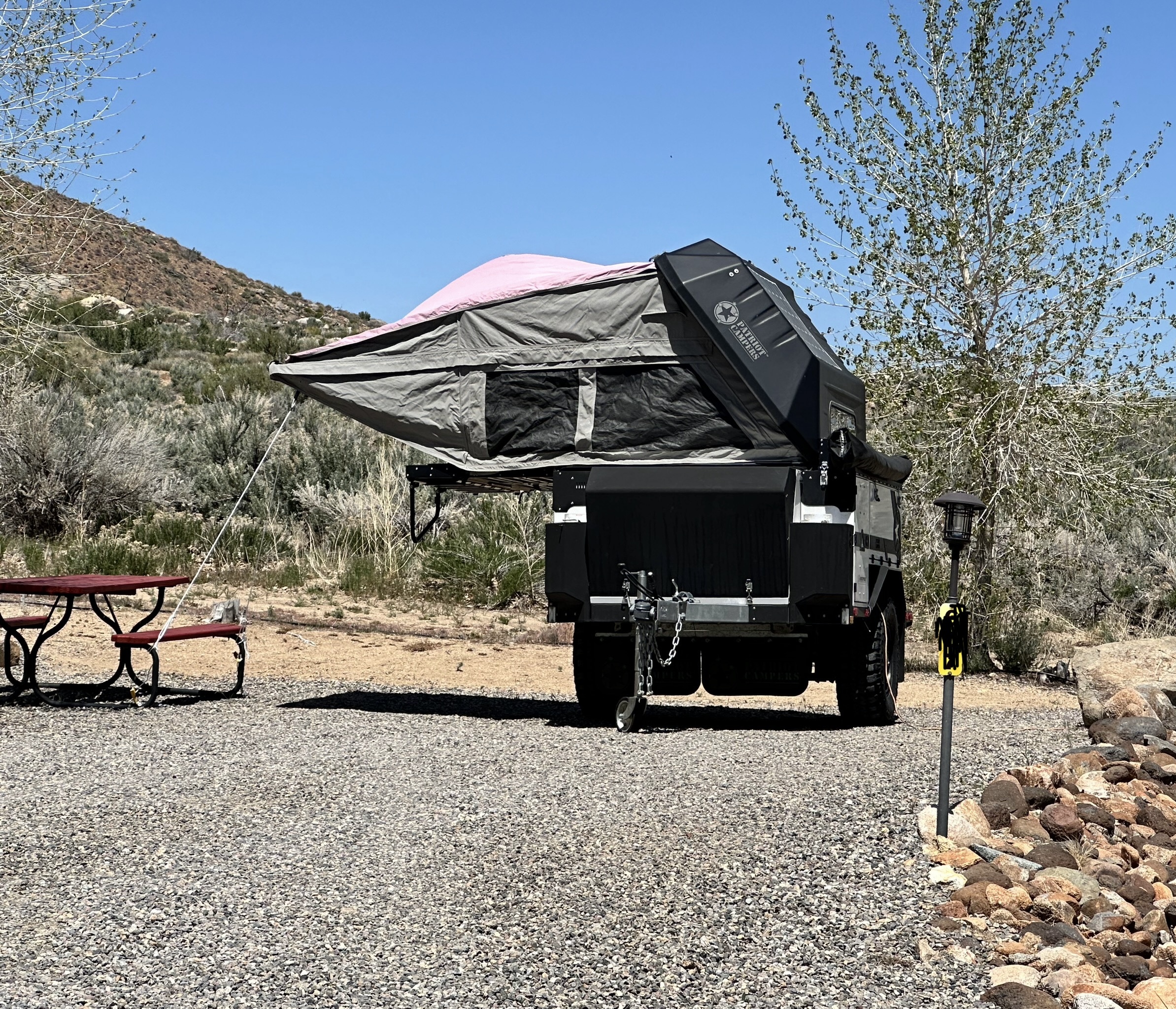 Tent trailer pop up