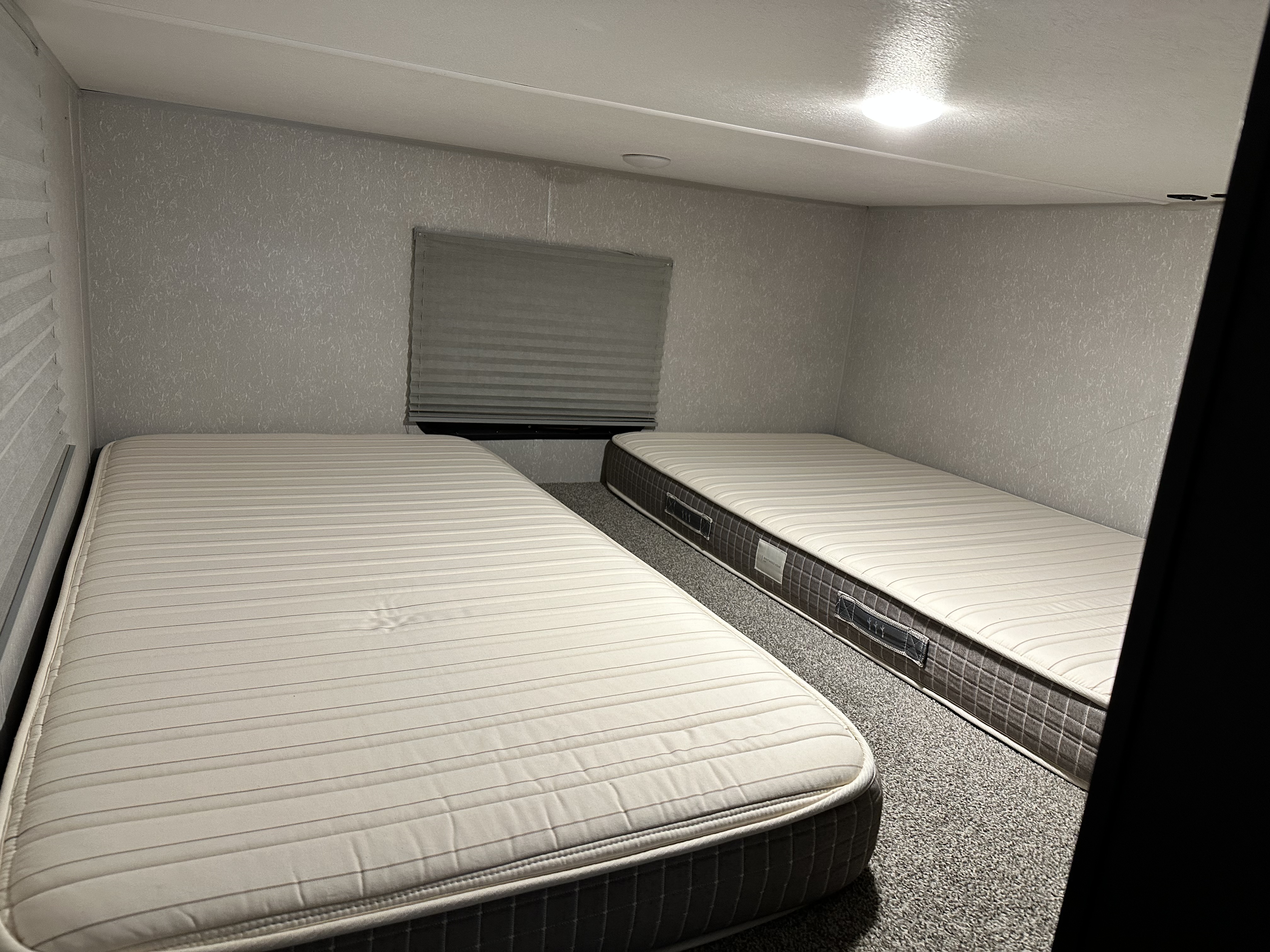 RV rental loft2 beds