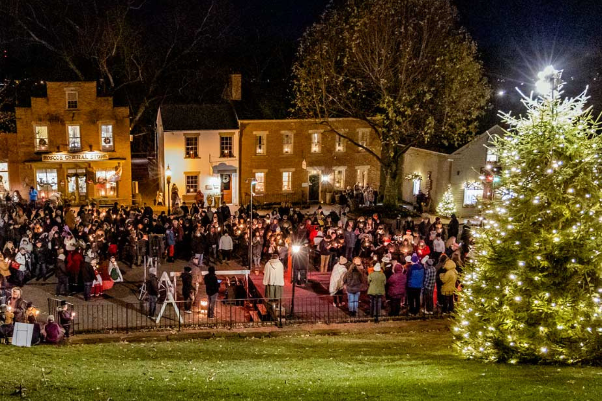 Historic Roscoe Village Christmas & Candle Lighting Ceremony Photo