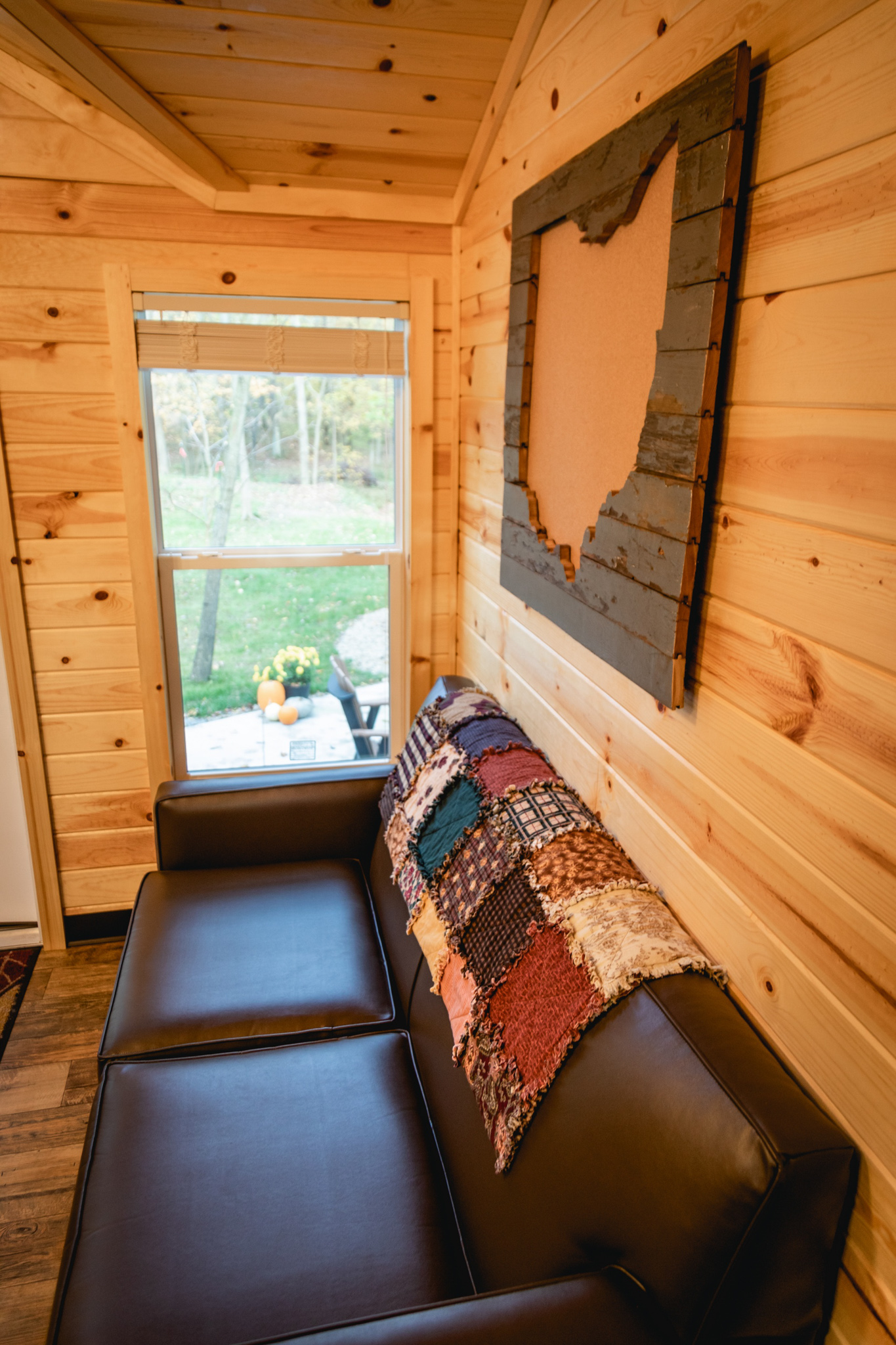 Interior - Coshocton KOA Deluxe Cabin in the Woods