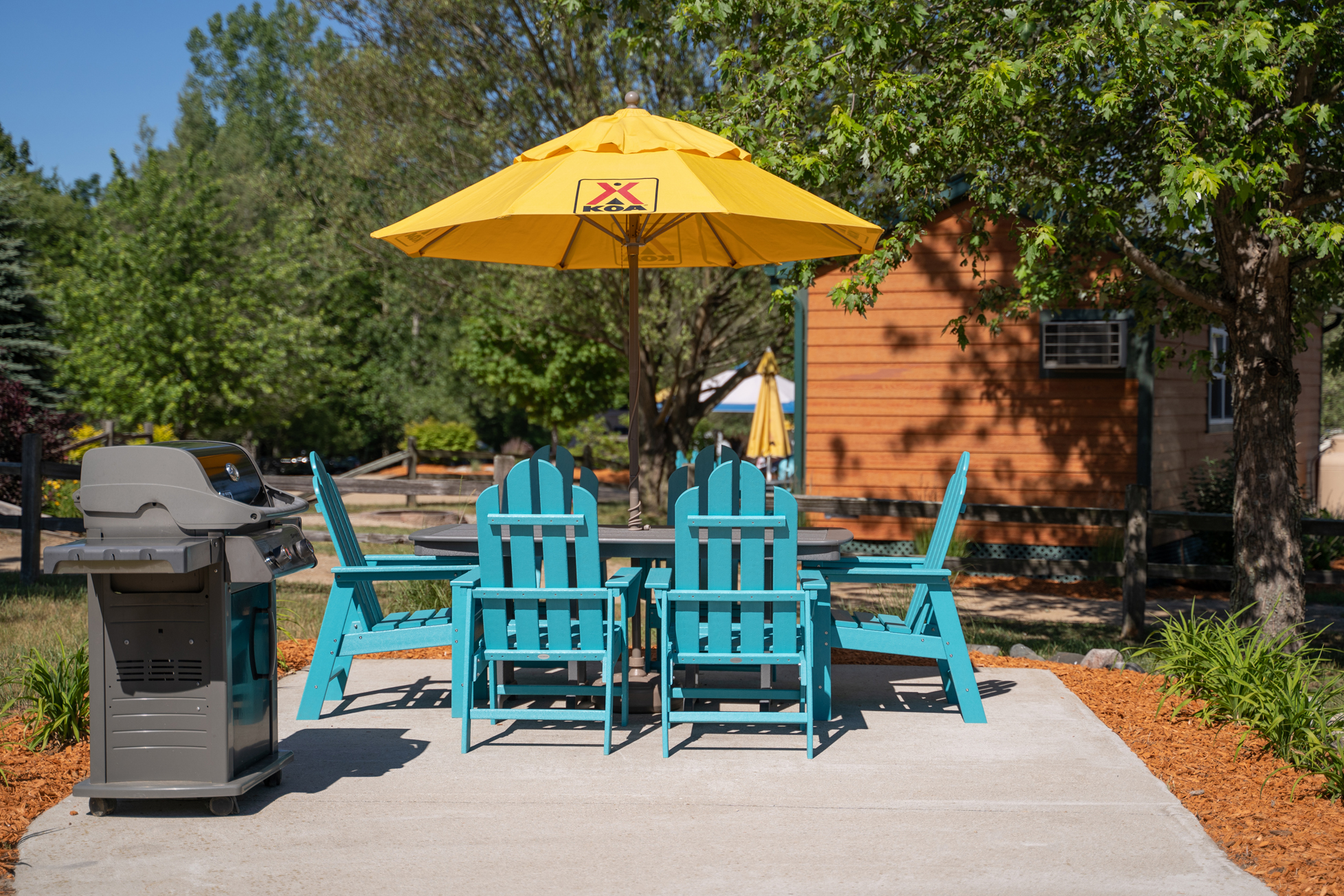 Deluxe patio table and chairs