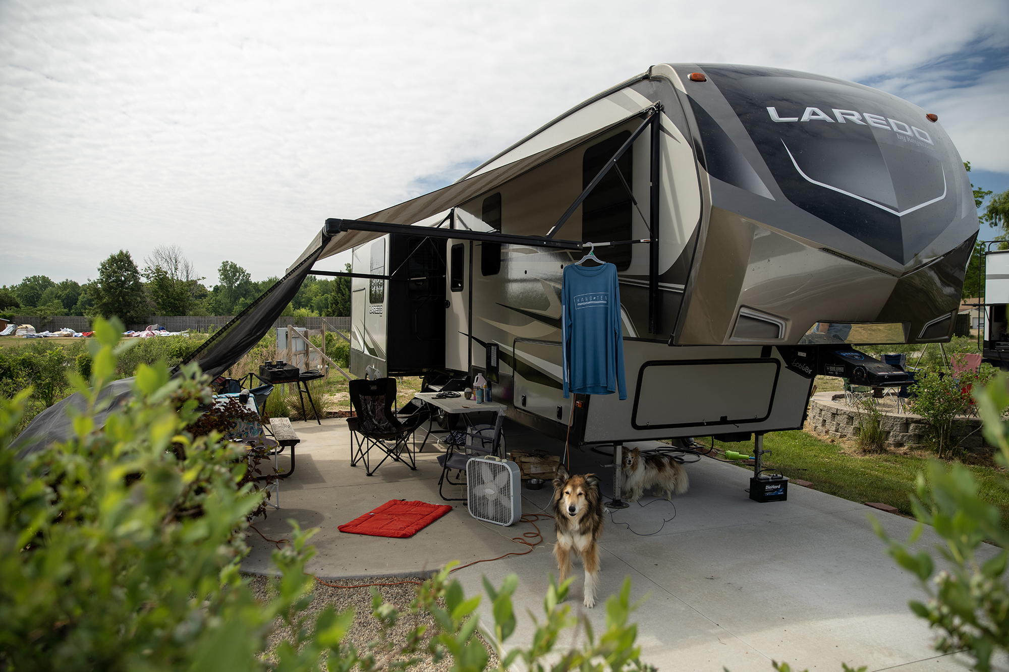 RV 078 - Back In 50/30 AMPS FHU with Patio