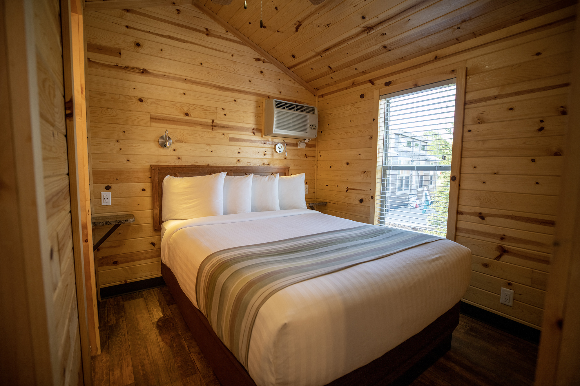 Deluxe Cabin KL7