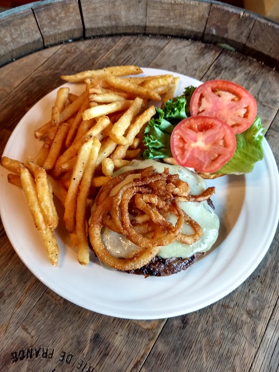 19TH HOLE BAR & GRILL