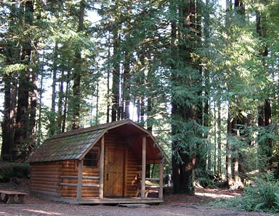 Peaceful surroundings and room to spread out a little around a cozy fire.