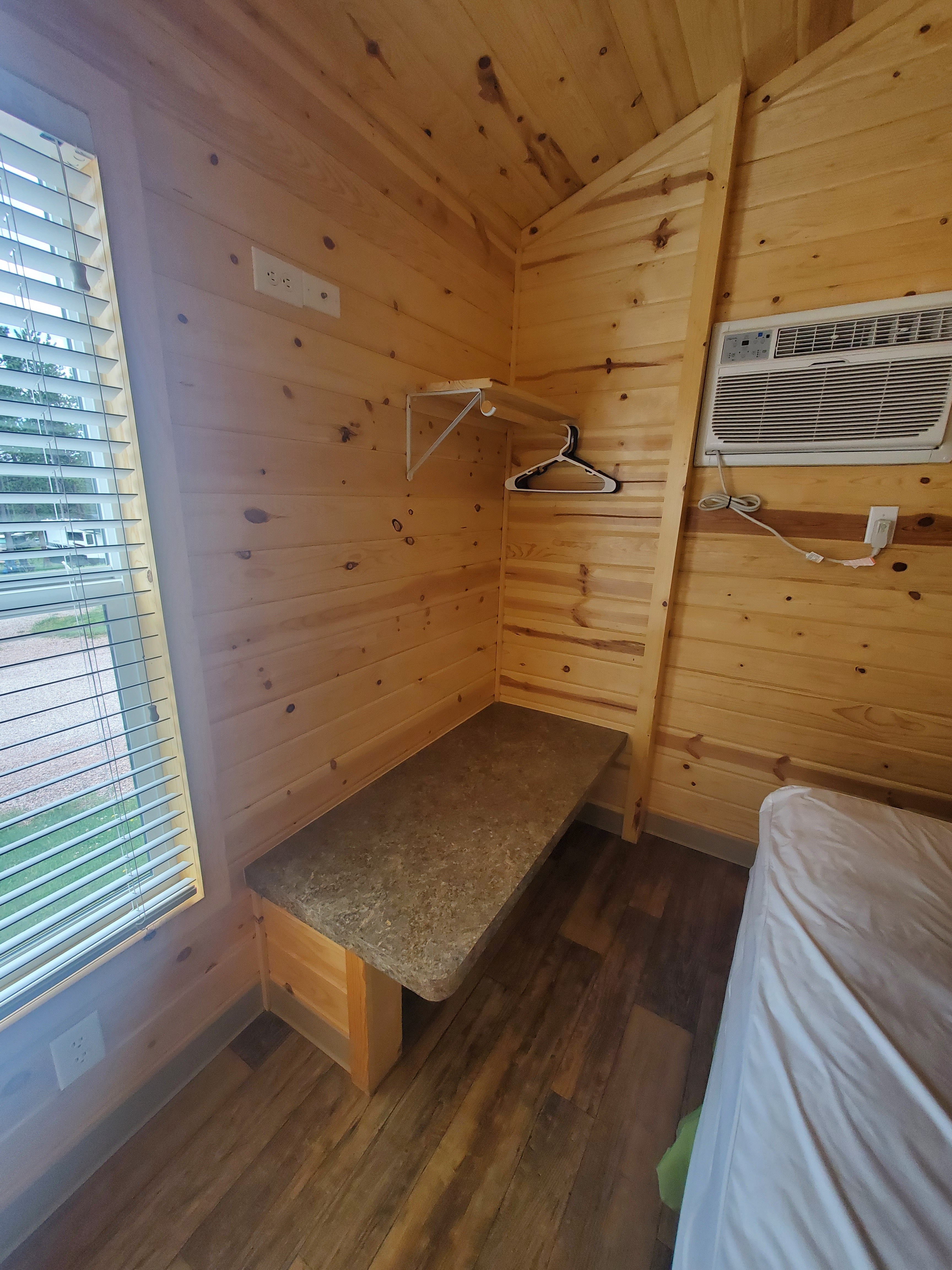 Luggage/Closet Space